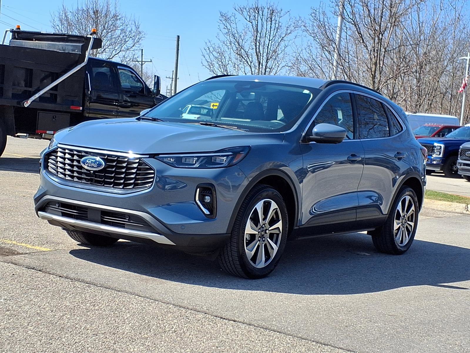 Certified 2023 Ford Escape Platinum w/ Class II Trailer Tow Package image 3