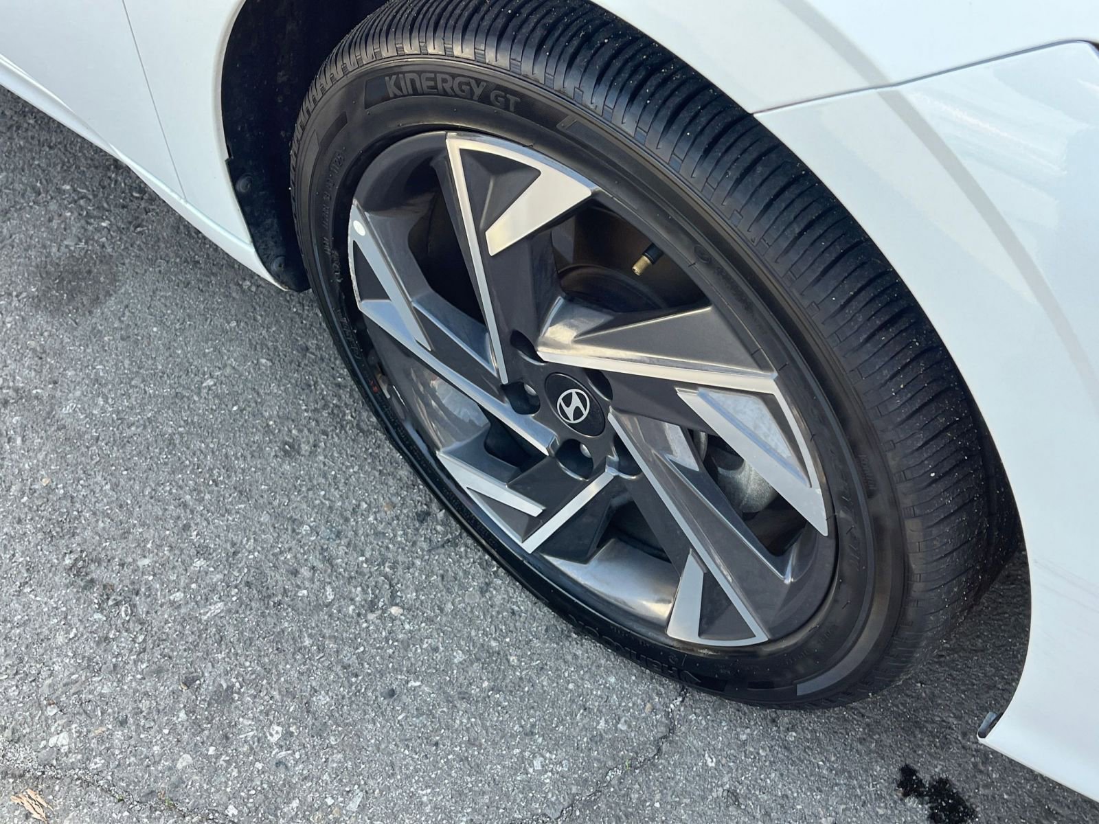 Used 2025 Hyundai Elantra Limited image 31