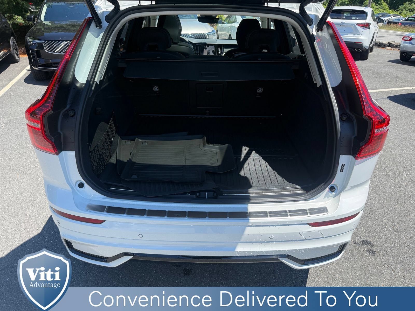 Certified 2025 Volvo XC60 T8 Plus w/ Protection Package Premier AWD/4WD image 24
