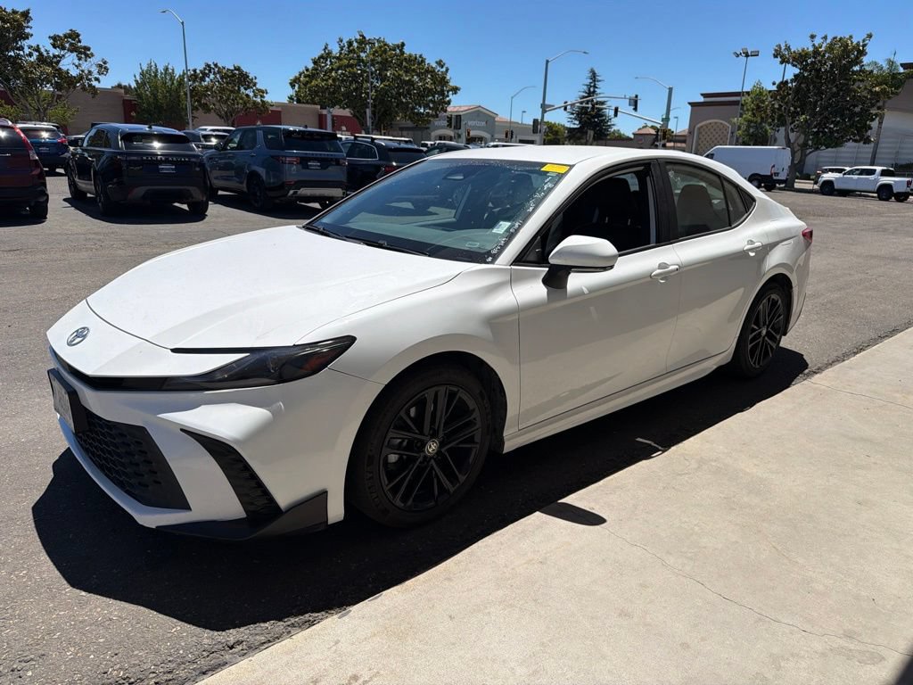 Used 2025 Toyota Camry SE FWD image 4