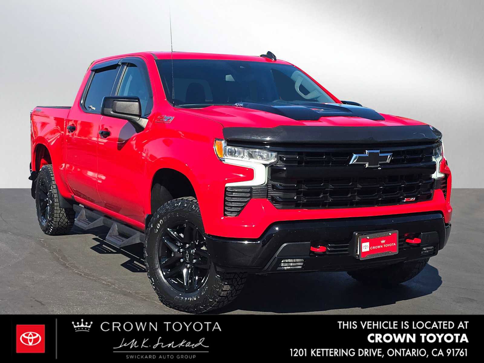 Used 2024 Chevrolet Silverado 1500 LT Trail Boss w/ Convenience Package II image 1