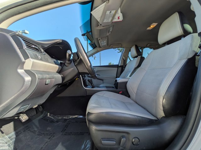 Used 2017 Toyota Camry SE image 15