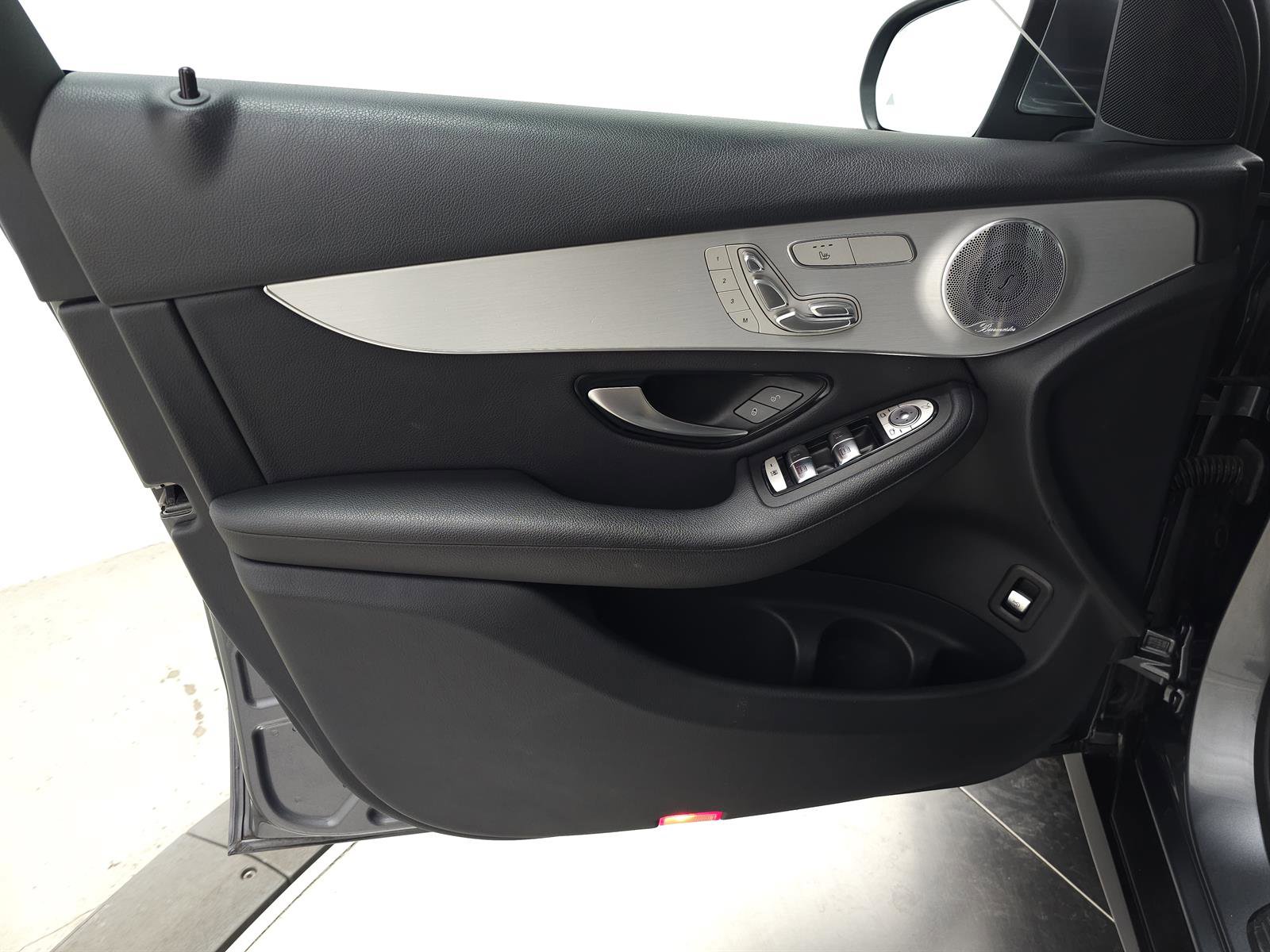 Used 2020 Mercedes-Benz GLC 300 4MATIC image 14