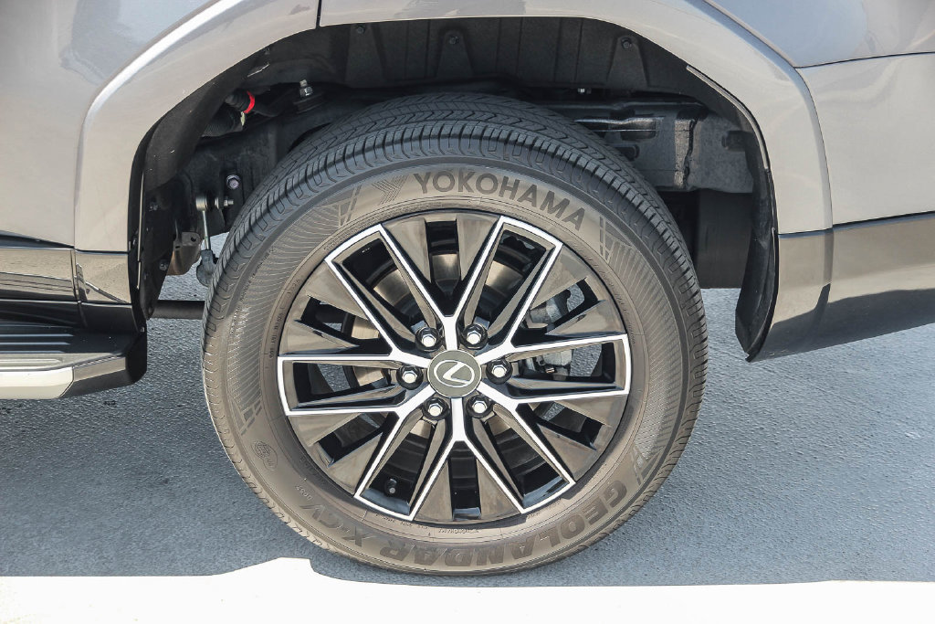 Certified 2024 Lexus GX 550 w/ Accessory Package (2T) AWD/4WD image 12