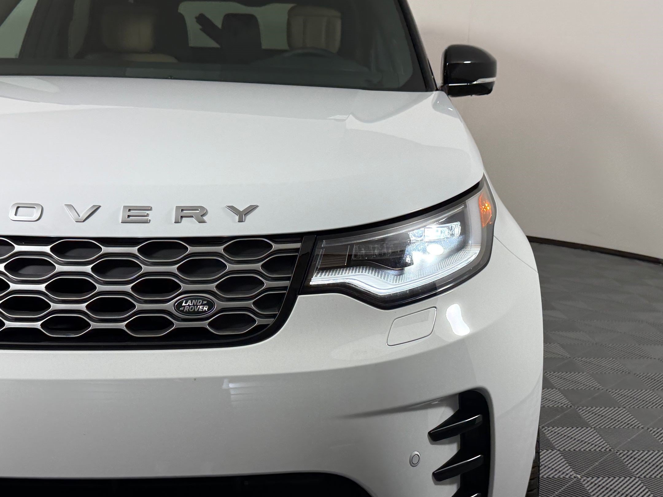 New 2026 Land Rover Discovery Limited Edition AWD/4WD image 12