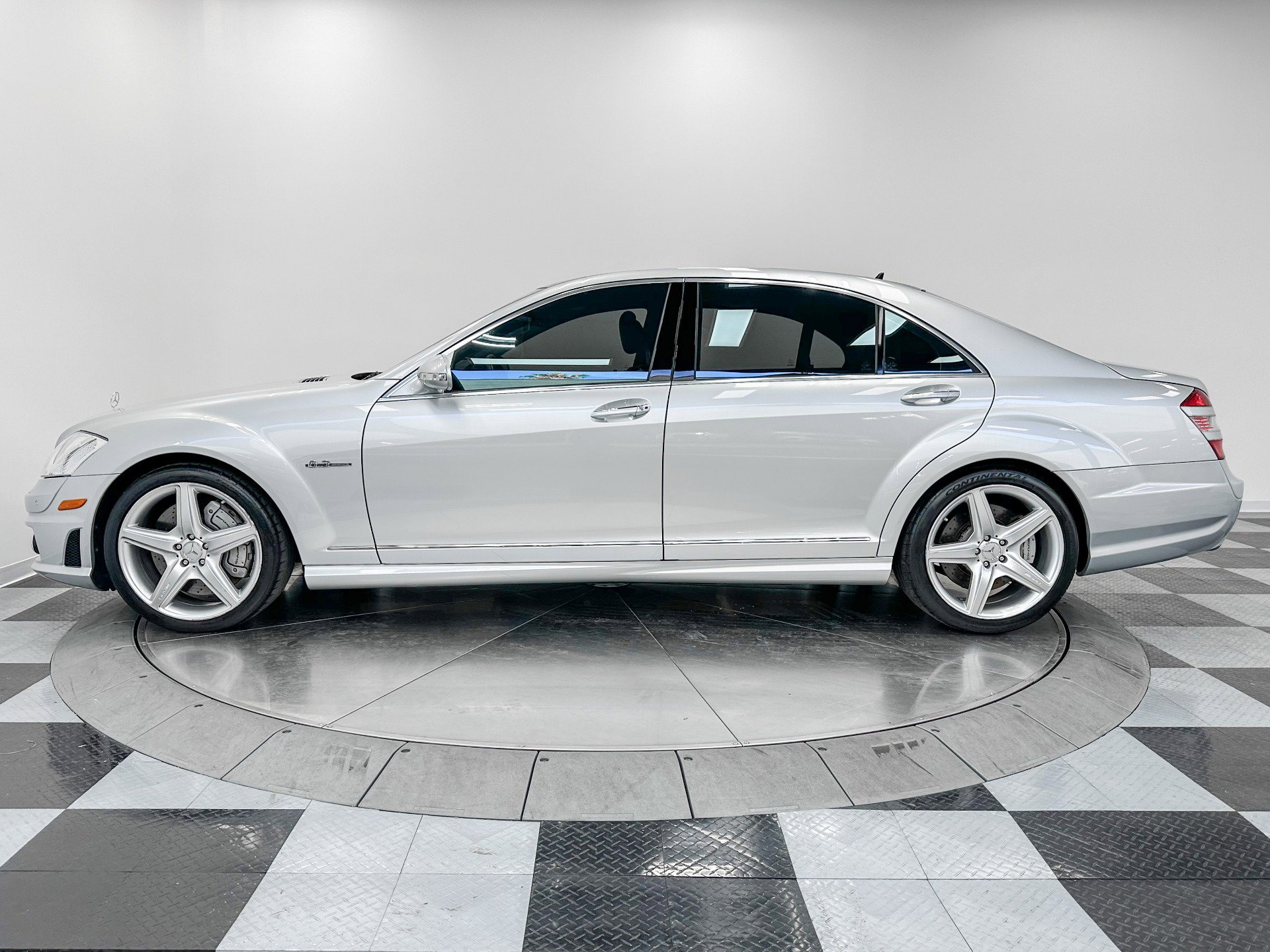 Used 2009 Mercedes-Benz S 63 AMG image 32