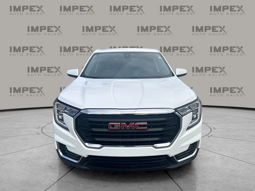Used 2024 GMC Terrain SLE image 8