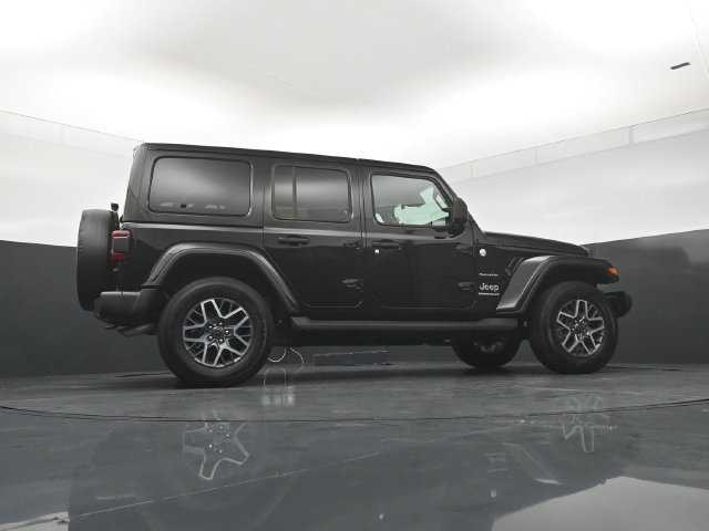 Used 2024 Jeep Wrangler Unlimited Sahara w/ Technology Group AWD/4WD image 24