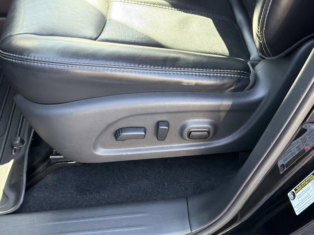 Used 2017 Nissan Pathfinder Platinum image 24