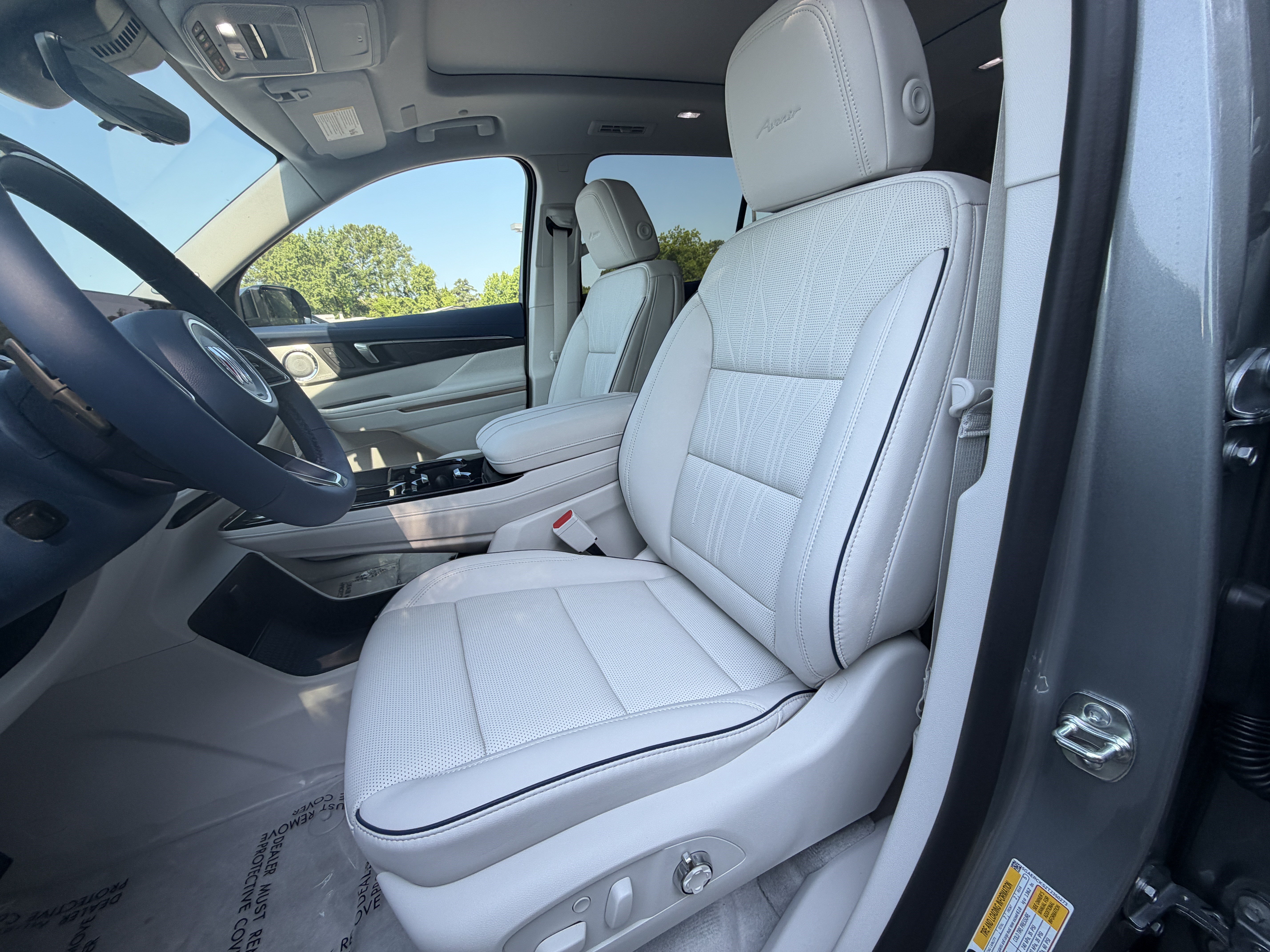 New 2026 Buick Enclave Avenir w/ Super Cruise Package FWD image 18