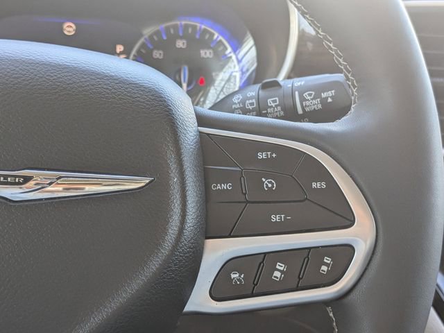Used 2024 Chrysler Pacifica Limited image 34