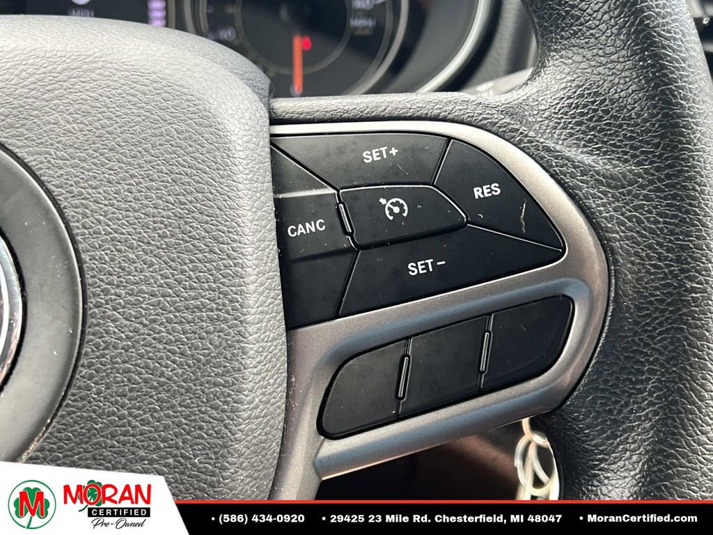 Used 2019 Jeep Cherokee Latitude w/ Popular Appearance Group AWD/4WD image 22