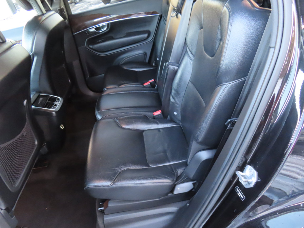 Used 2016 Volvo XC90 T6 Momentum w/ Momentum Plus Package image 10