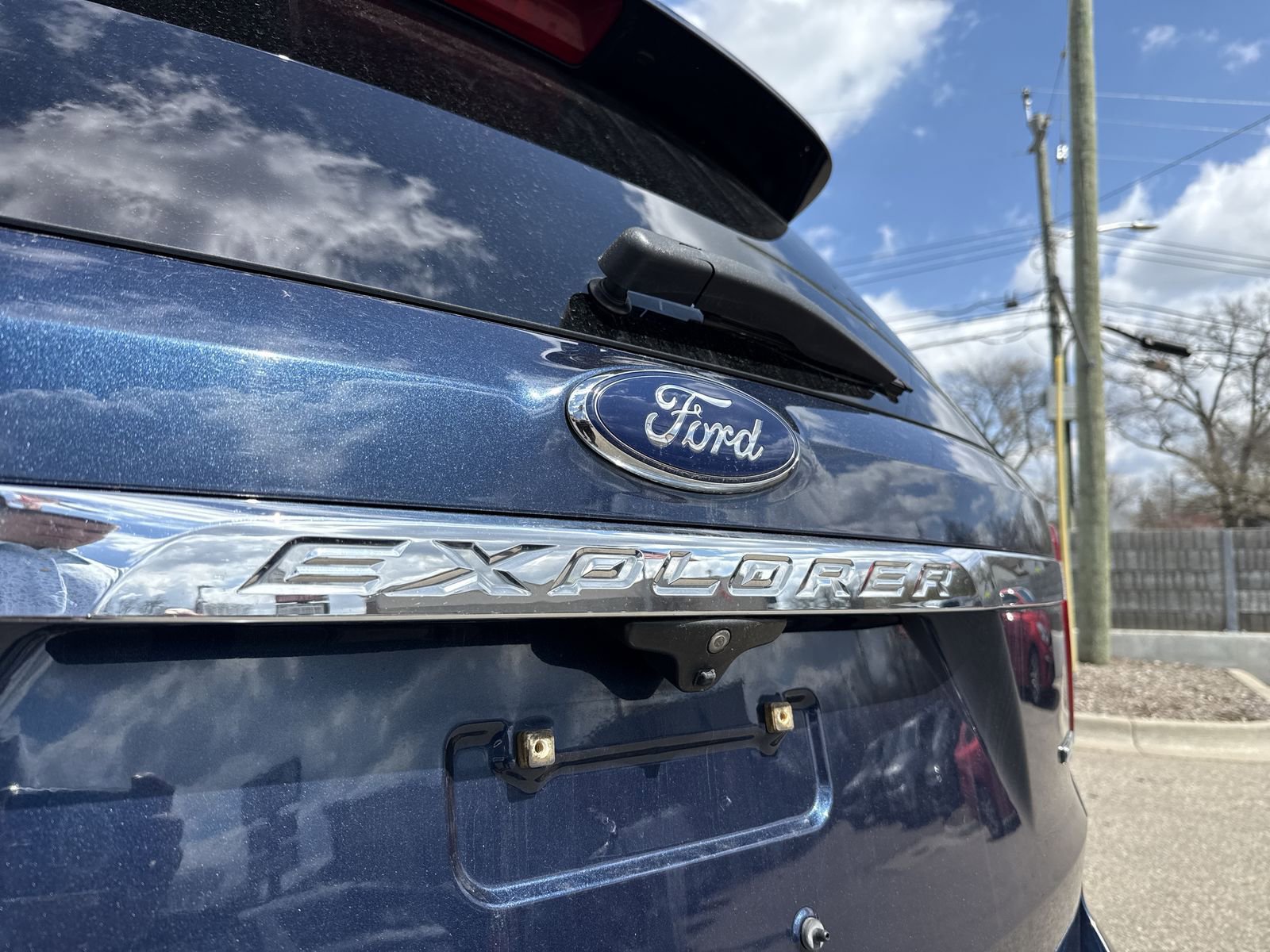 Used 2017 Ford Explorer XLT w/ Equipment Group 202A image 18