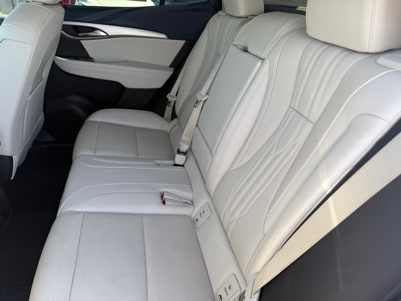 Used 2024 Buick Envision Avenir image 24