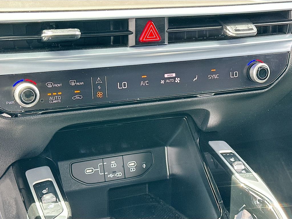 Certified 2024 Kia Sorento SX image 16