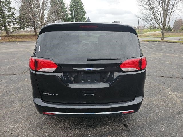 Used 2018 Chrysler Pacifica Touring-L image 5