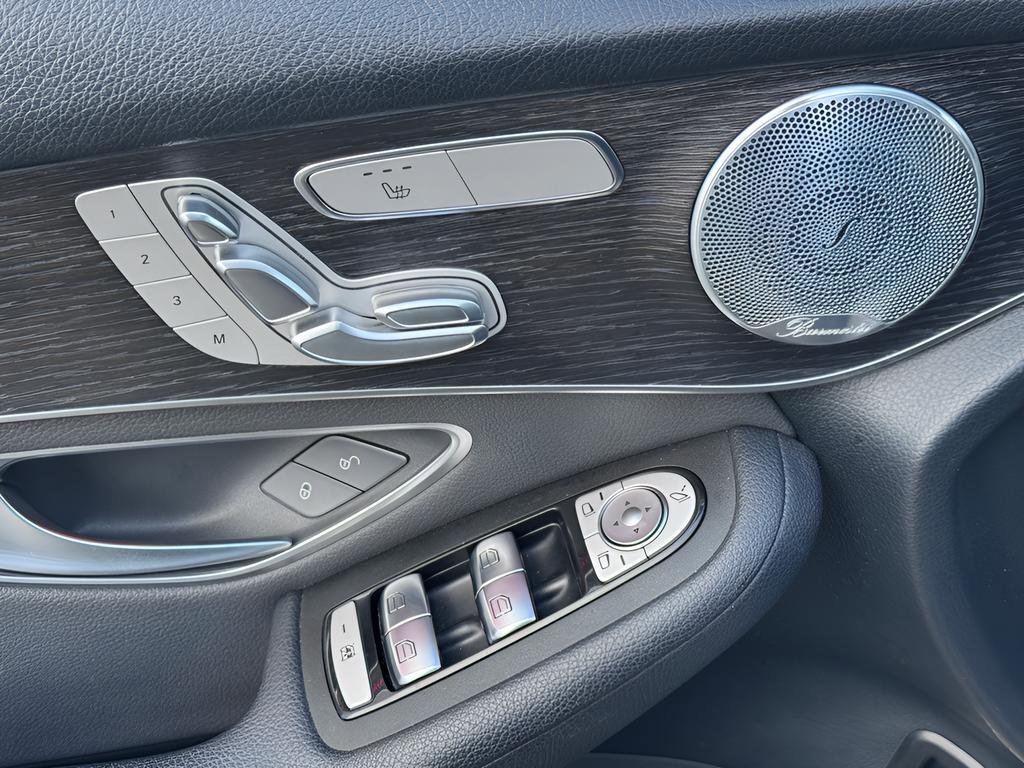 Used 2021 Mercedes-Benz GLC 300 4MATIC image 28