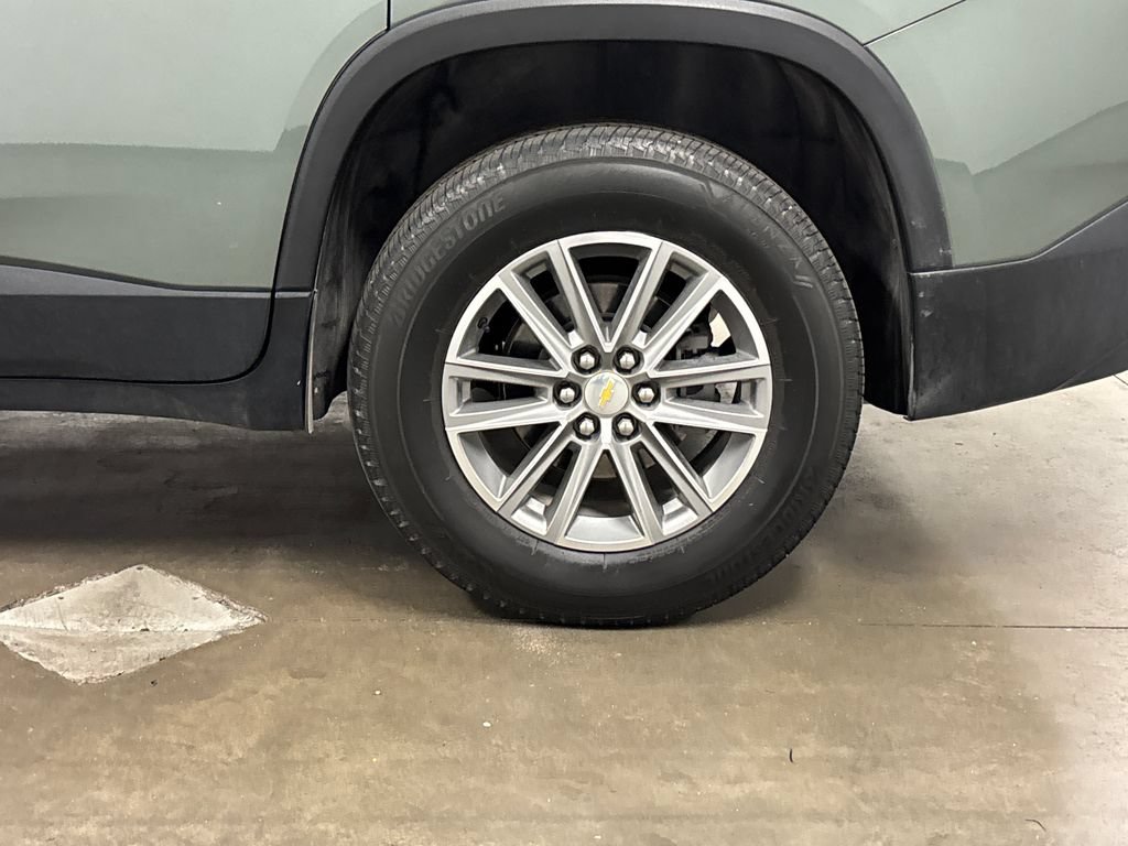 Used 2022 Chevrolet Traverse LT FWD image 12