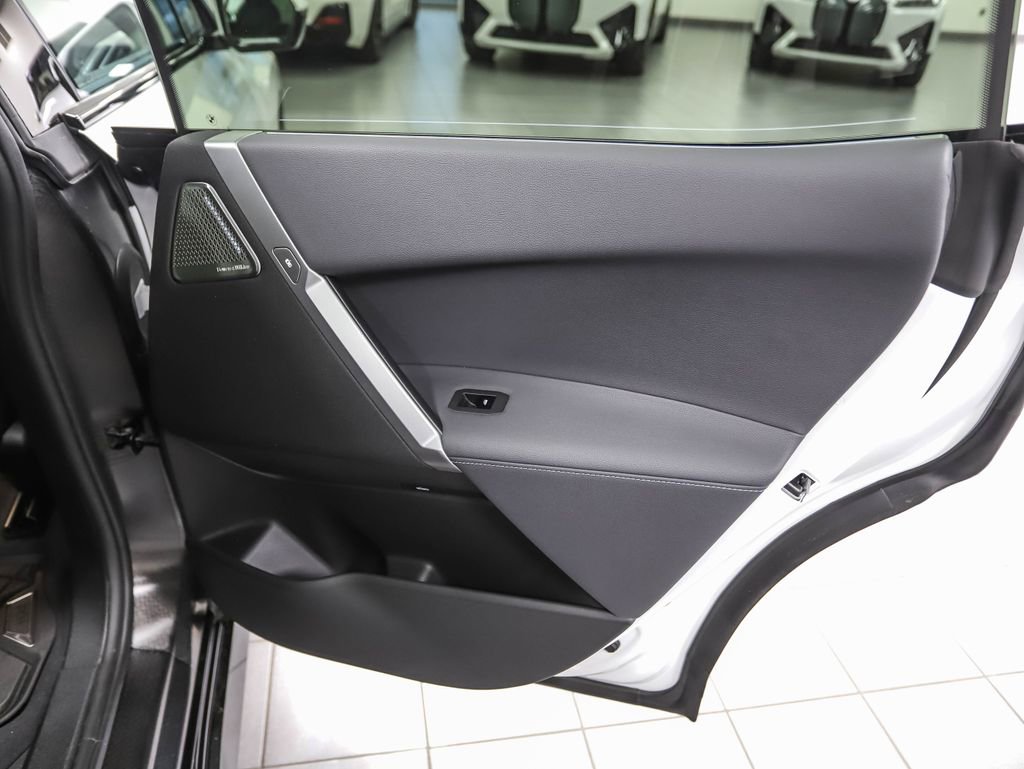Used 2025 BMW iX M60 w/ Luxury Package image 23