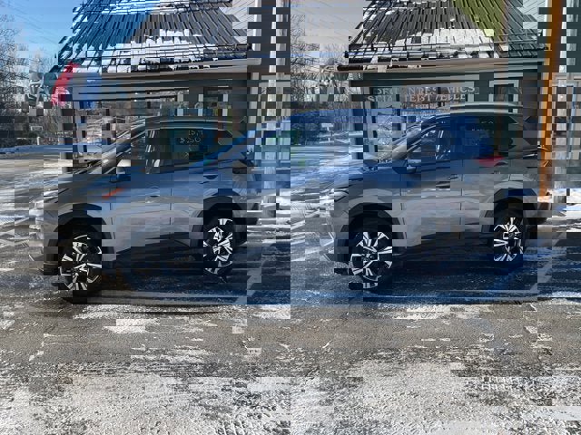 Used 2023 Nissan Rogue SV w/ SV Premium Package image 2