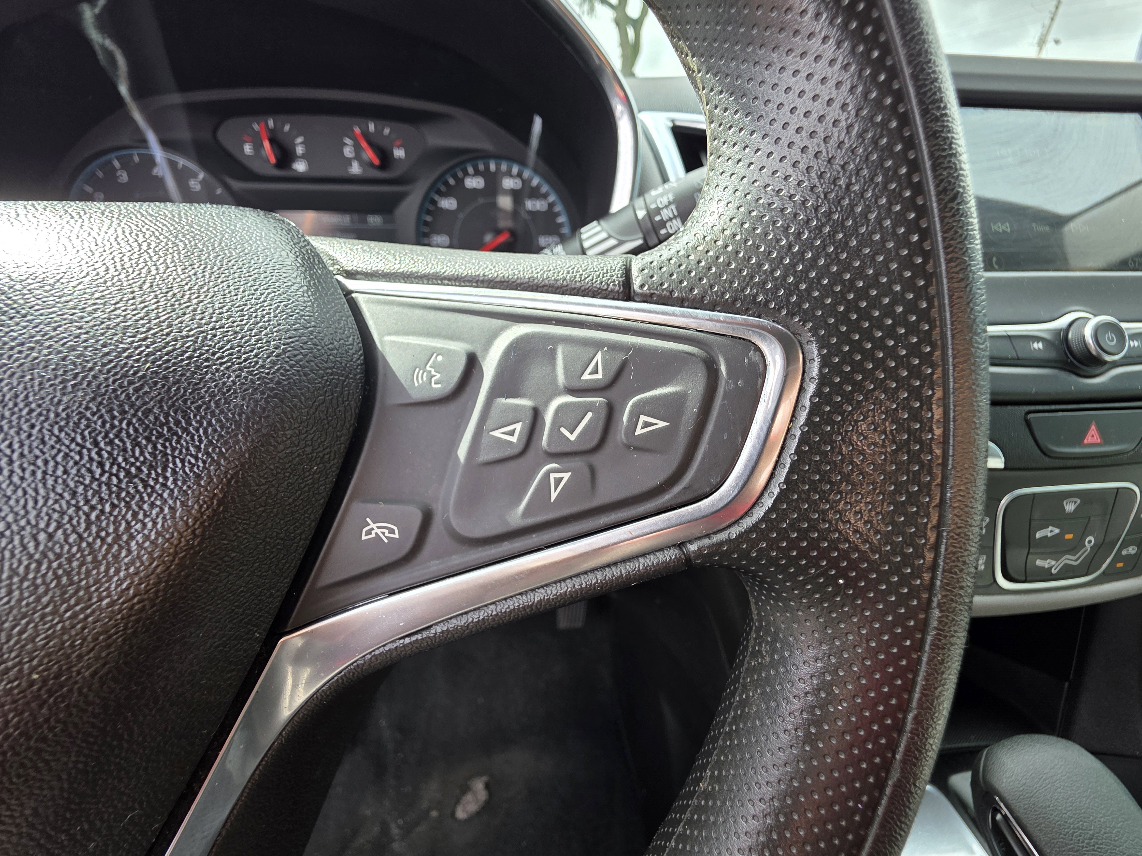 Used 2019 Chevrolet Equinox LS image 26