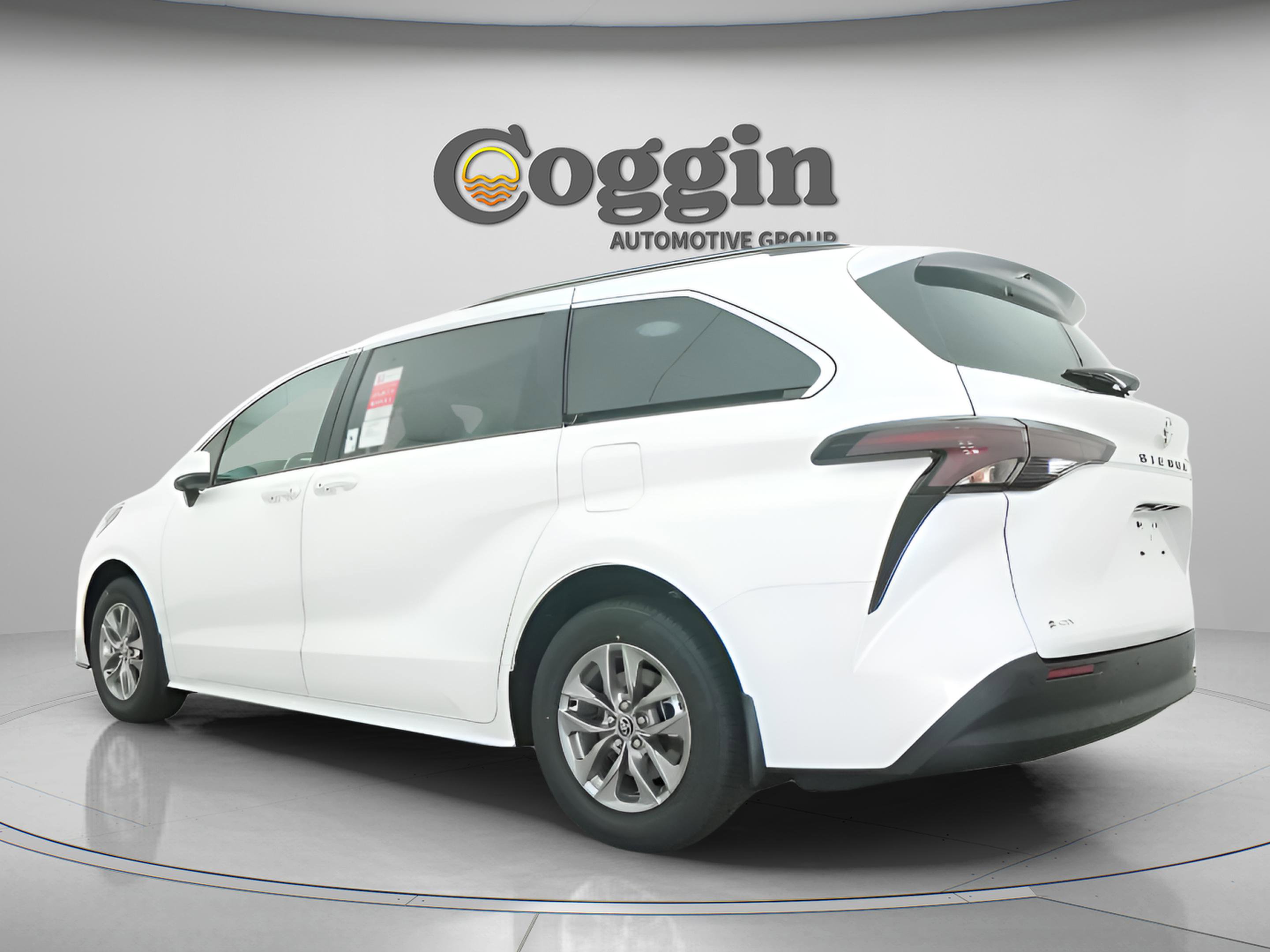 New 2026 Toyota Sienna XLE FWD image 10