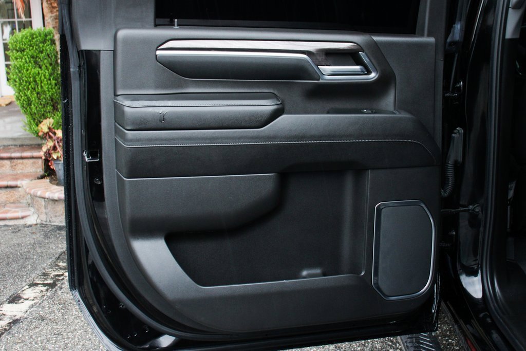 Used 2024 Chevrolet Silverado 2500 LTZ w/ LTZ Convenience Package image 33