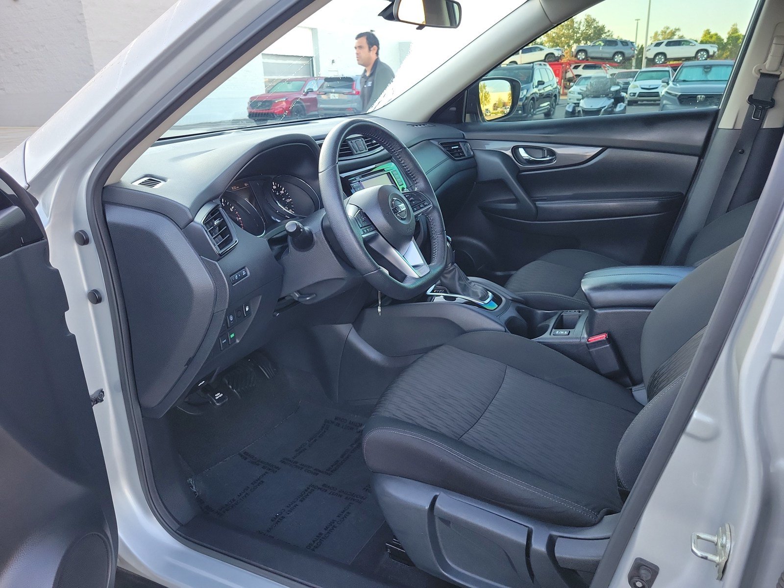Used 2020 Nissan Rogue S w/ Special Edition Package FWD image 15