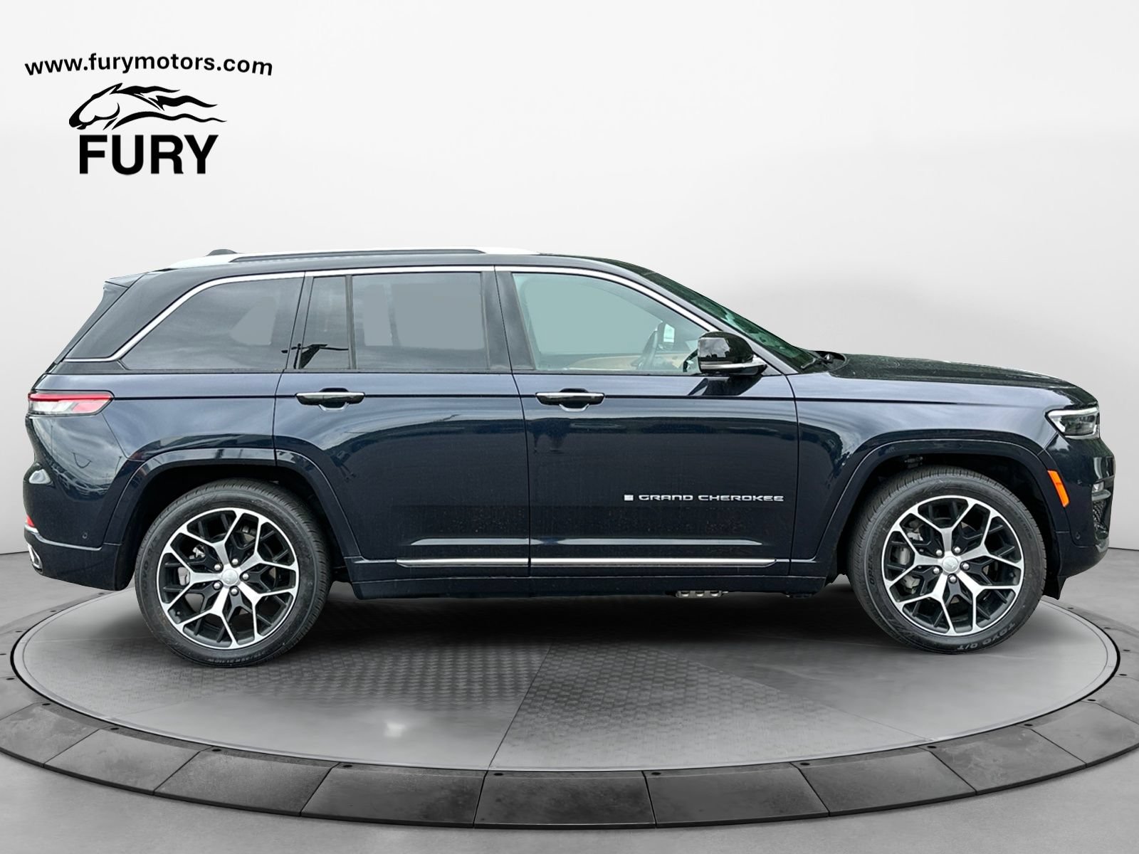 Used 2022 Jeep Grand Cherokee Summit AWD/4WD image 2