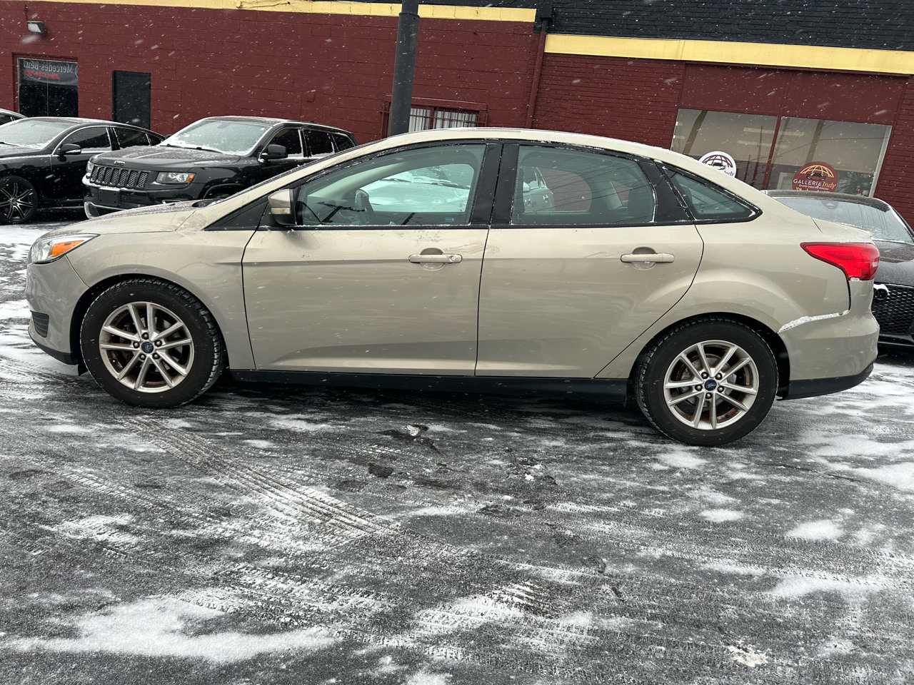 Used 2016 Ford Focus SE w/ SE Cold Weather Package image 2