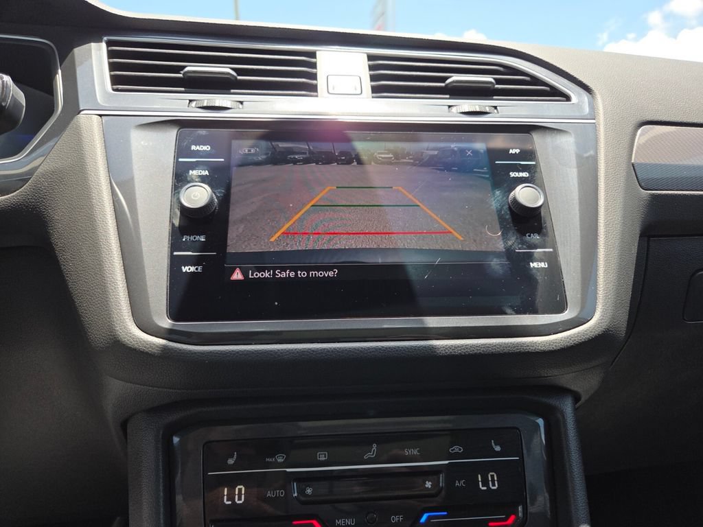 Used 2024 Volkswagen Tiguan SE FWD image 38