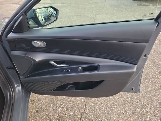 Used 2025 Hyundai Elantra SE image 33