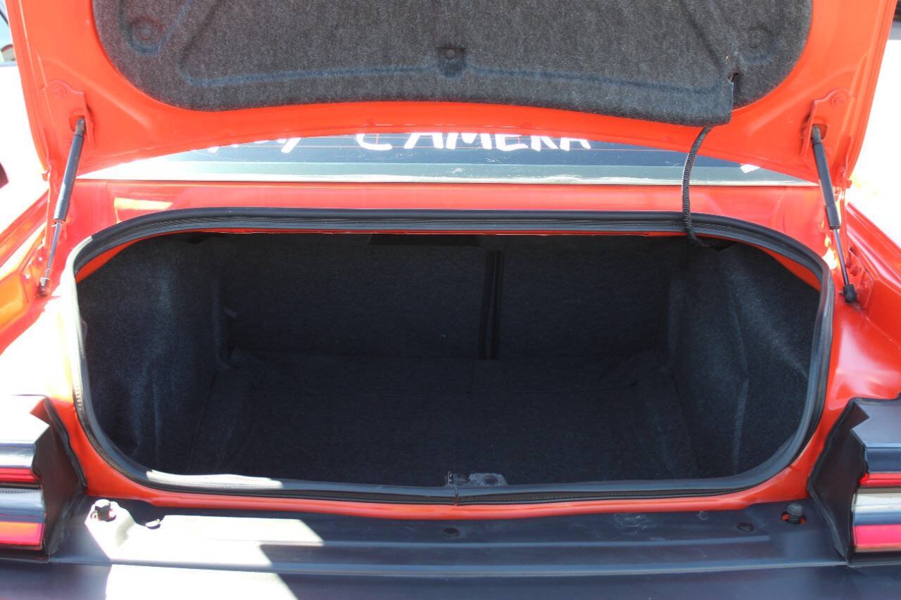 Used 2019 Dodge Challenger SXT RWD image 11