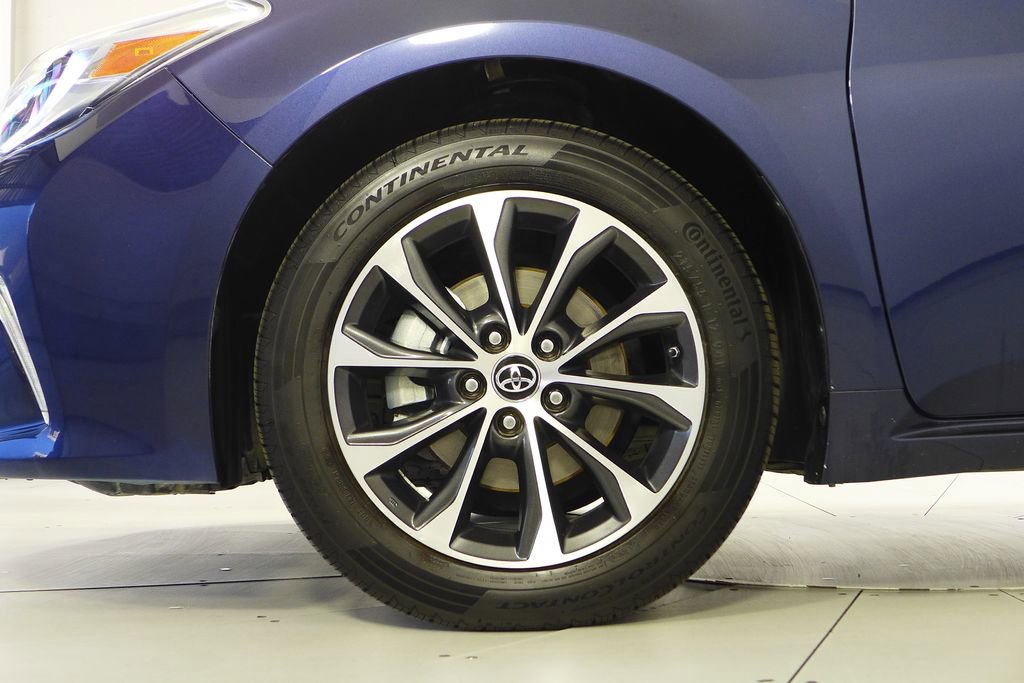 Used 2018 Toyota Avalon XLE w/ Preferred Accessory Package image 5