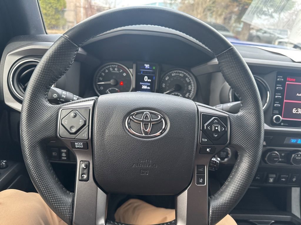 Used 2022 Toyota Tacoma TRD Sport w/ Technology Package image 15