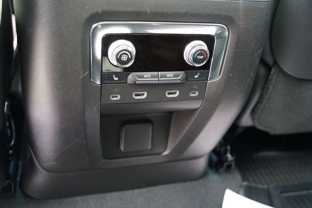 Used 2023 GMC Yukon Denali Ultimate AWD/4WD image 11