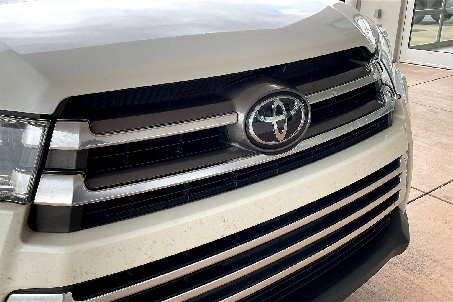 Used 2017 Toyota Highlander Limited image 33