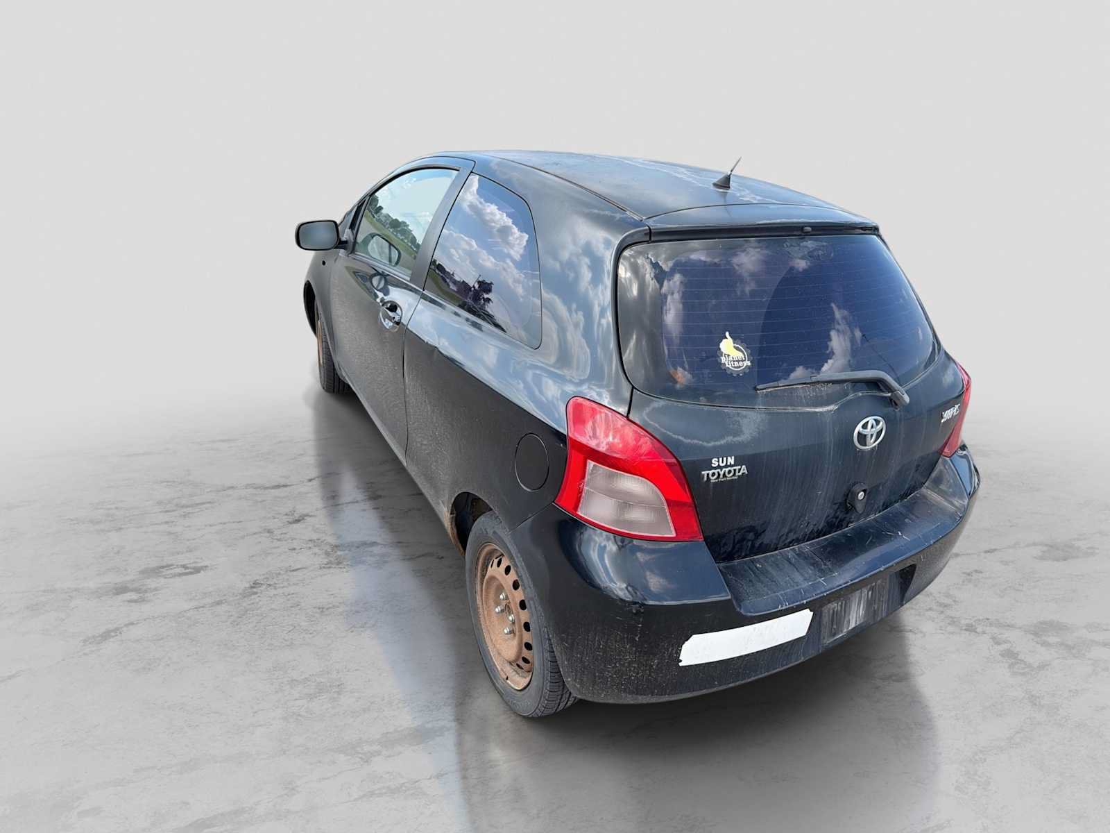 Used 2007 Toyota Yaris 2-Door Hatchback FWD image 3
