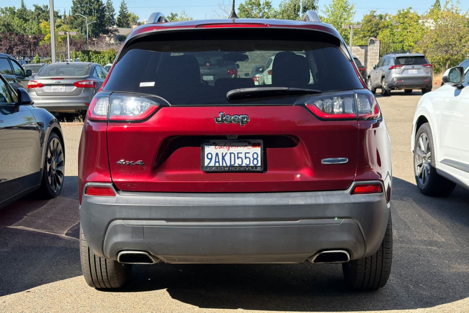 Used 2019 Jeep Cherokee Latitude Plus w/ Cold Weather Group AWD/4WD image 5