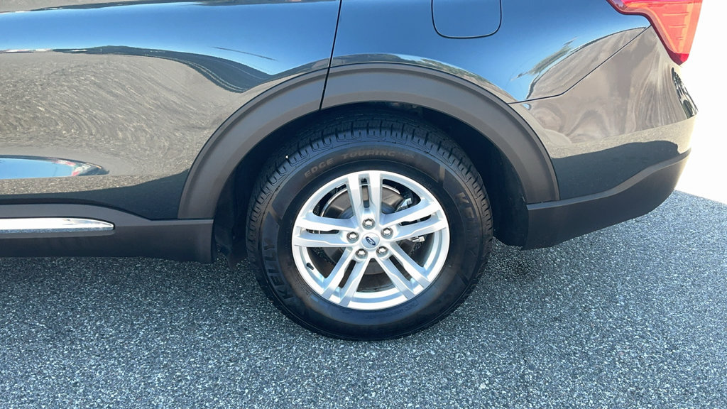 Certified 2023 Ford Explorer XLT RWD image 10