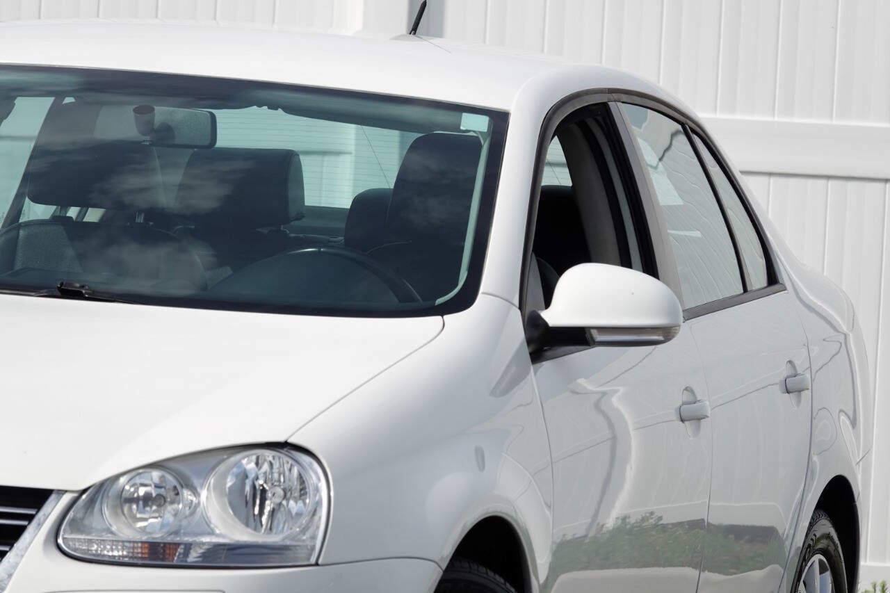 Used 2010 Volkswagen Jetta Limited Edition FWD image 40