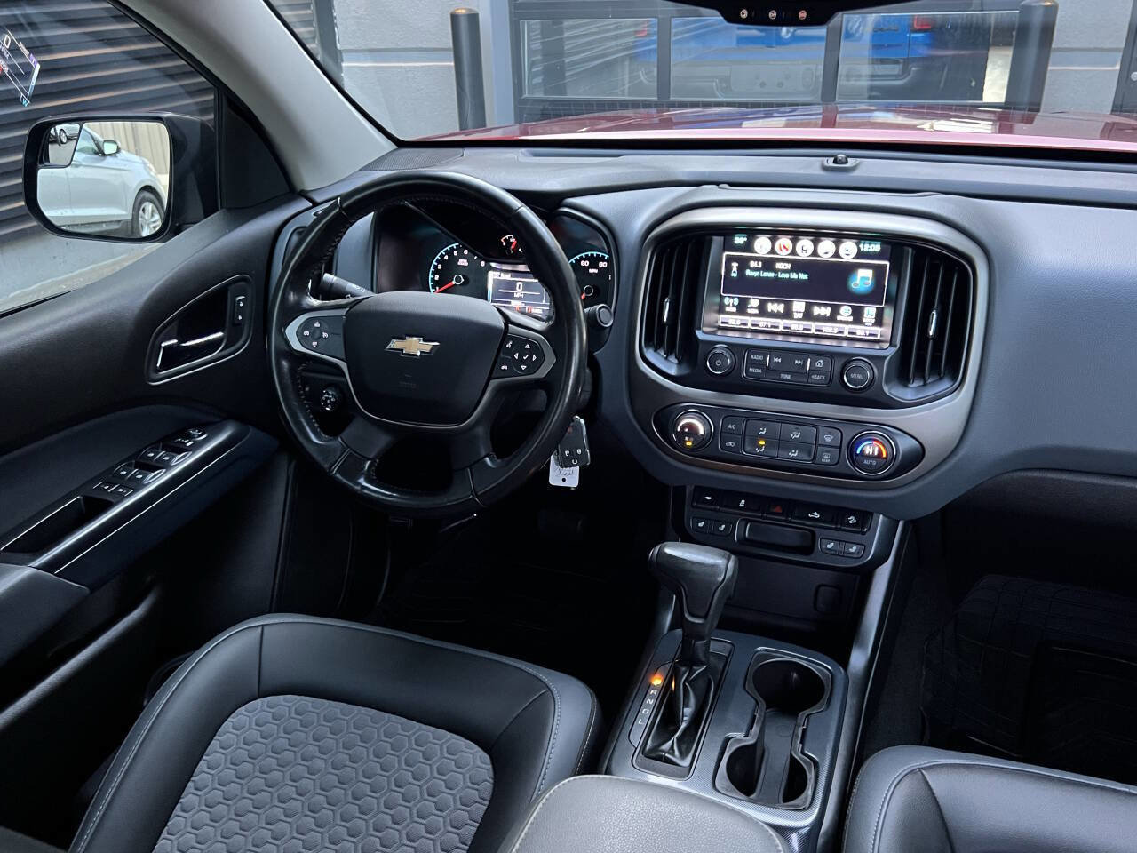 Used 2018 Chevrolet Colorado Z71 AWD/4WD image 24