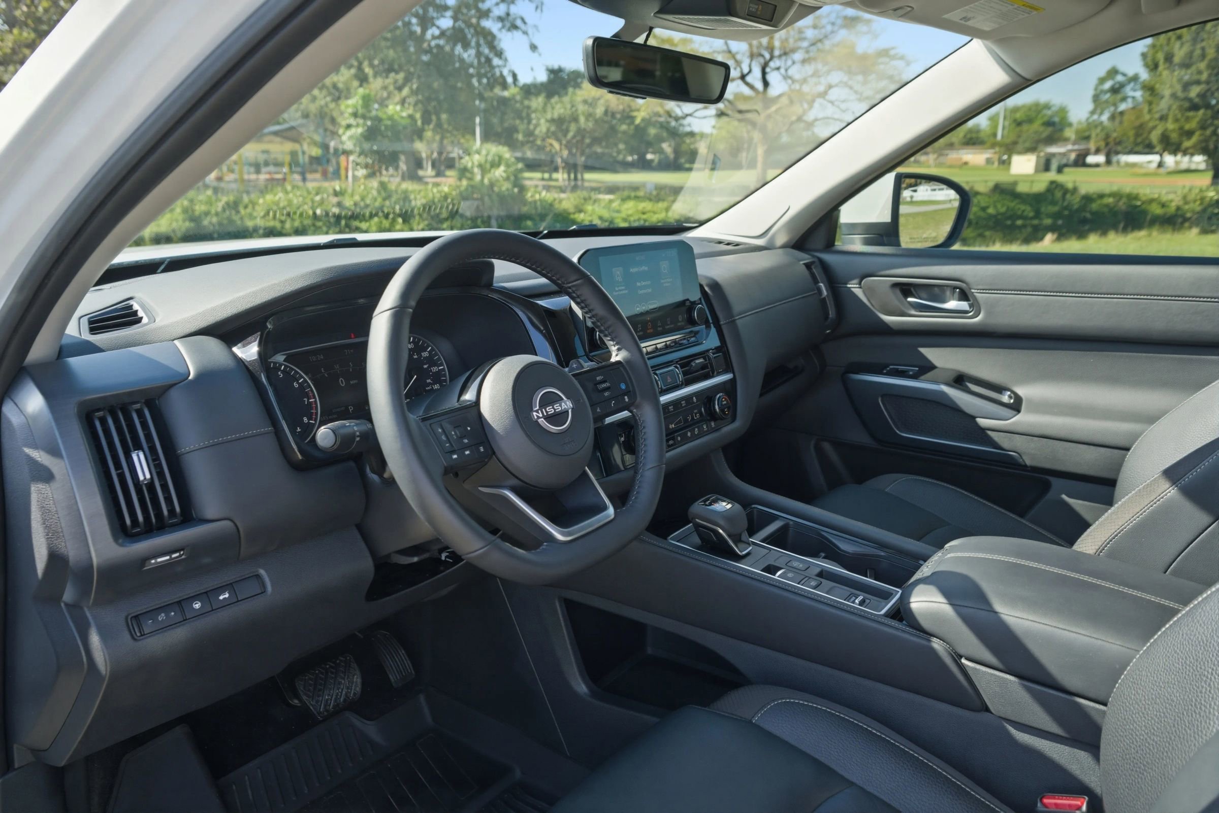 Used 2025 Nissan Pathfinder SL w/ SL Premium Package image 9