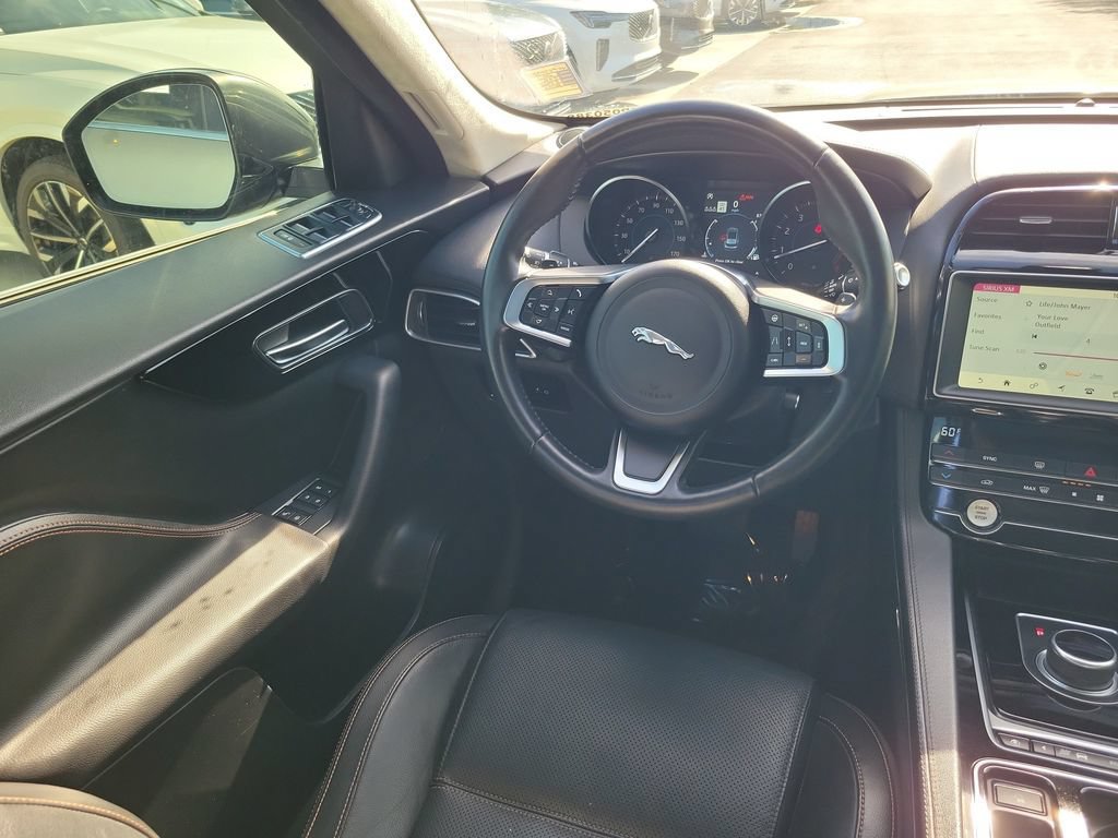 Used 2020 Jaguar F-PACE Prestige AWD/4WD image 17