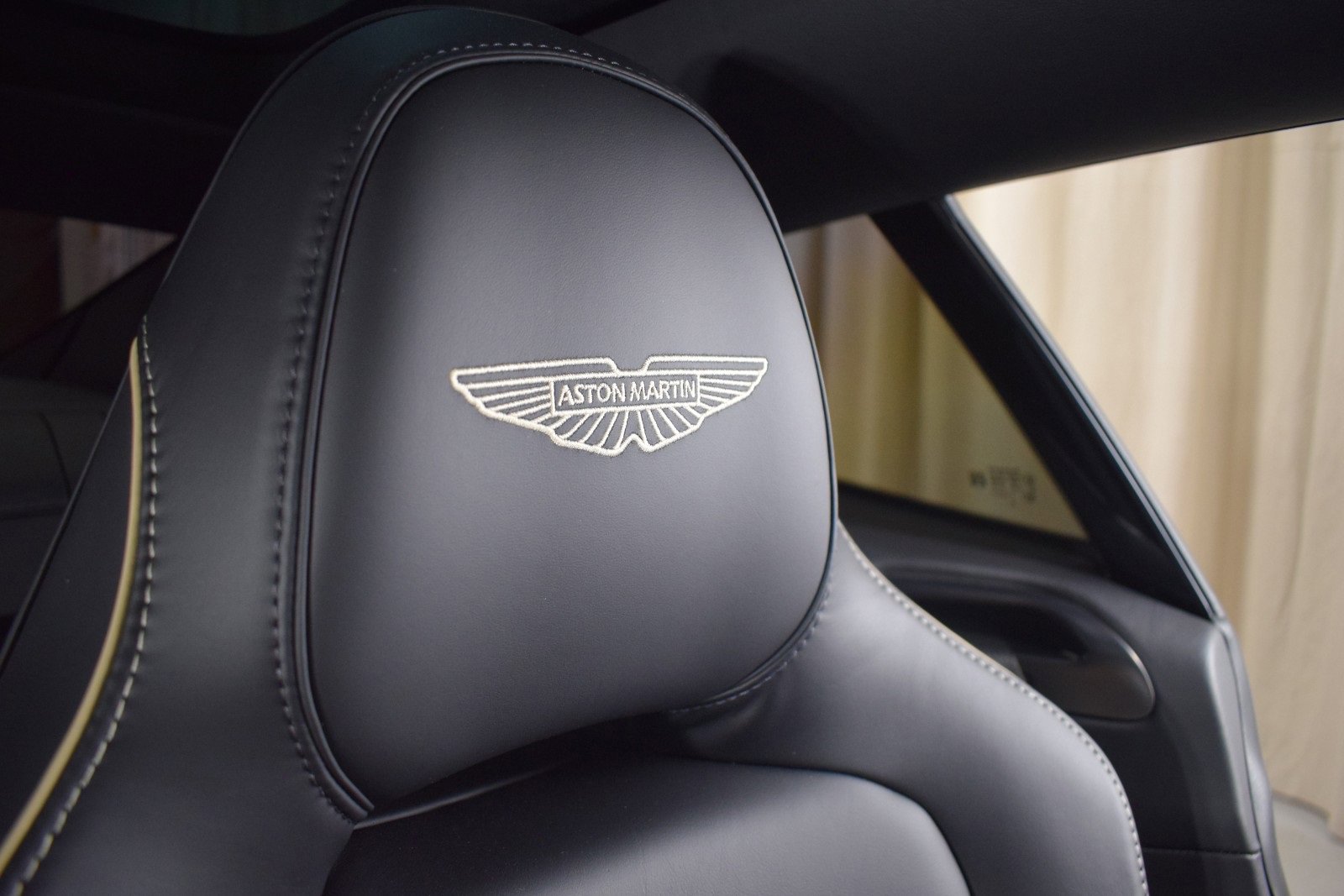 Used 2025 Aston Martin Vanquish image 36