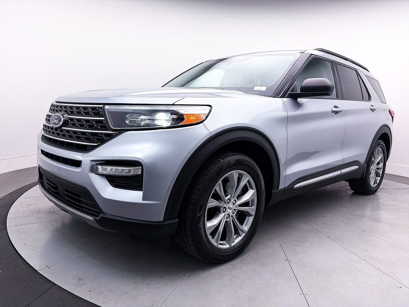 Used 2022 Ford Explorer XLT w/ Equipment Group 202A image 11