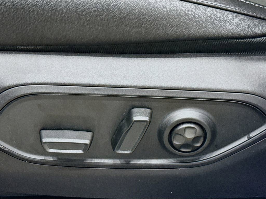 New 2025 Jeep Grand Cherokee Altitude image 19