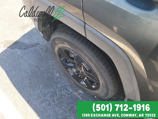 Used 2020 Toyota RAV4 LE FWD image 4