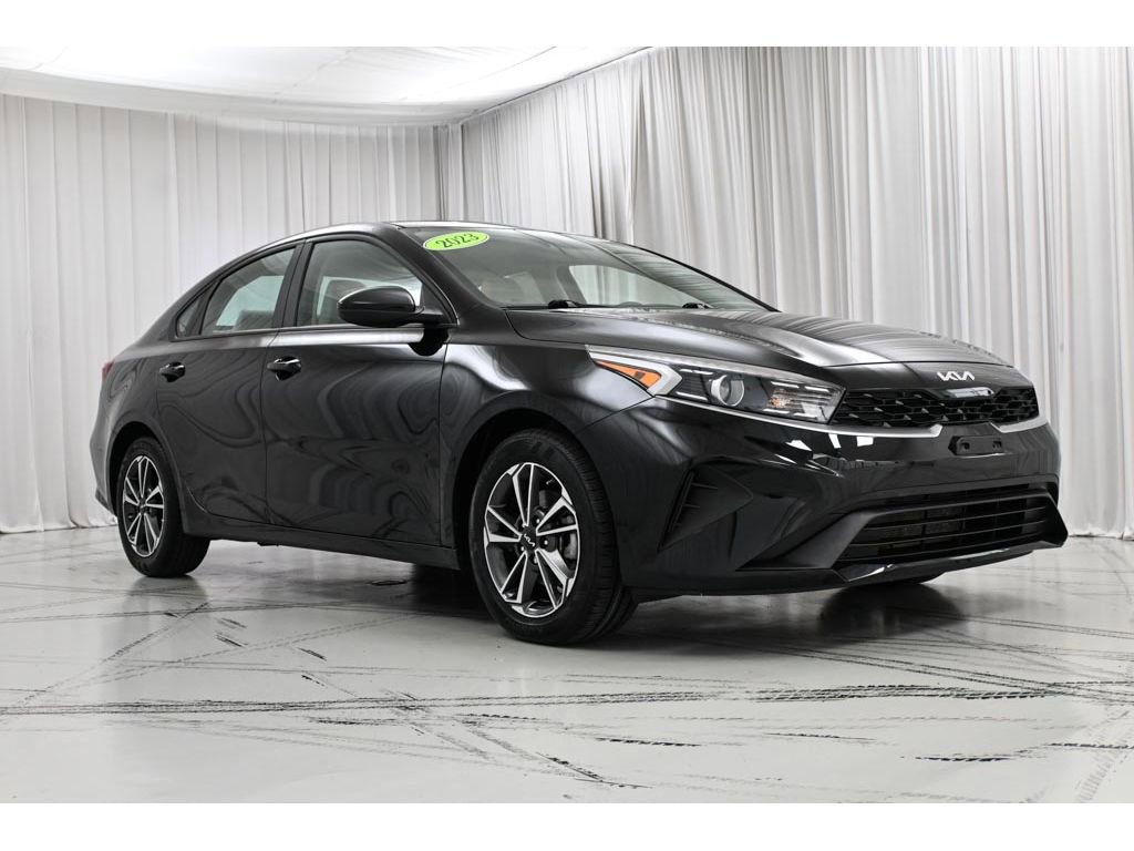 Used 2023 Kia Forte LXS FWD image 2